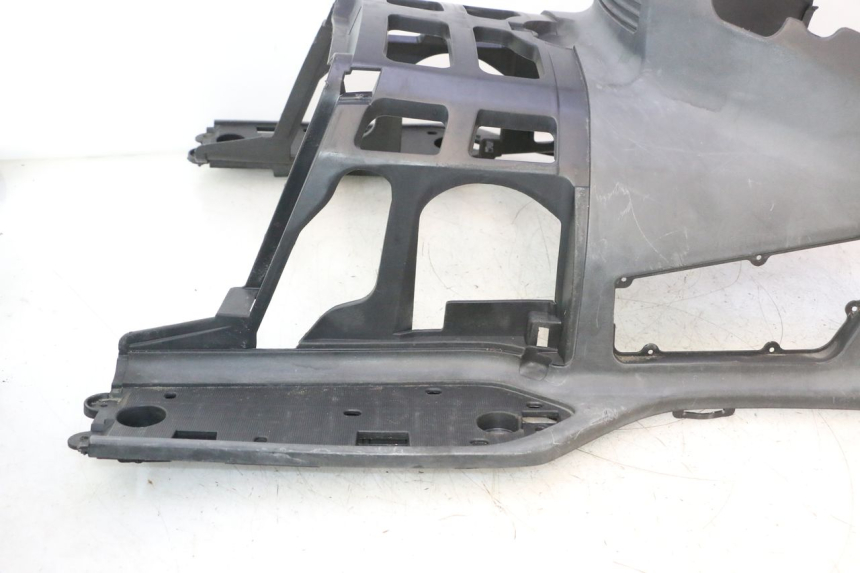 photo de FLOOR PANEL SUZUKI BURGMAN EXECUTIVE ABS 650 (2006 - 2012) - Fixing points details