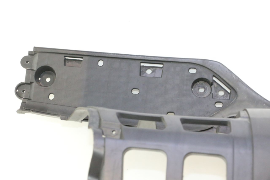 photo de FLOOR PANEL SUZUKI BURGMAN EXECUTIVE ABS 650 (2006 - 2012) - Technical close-up