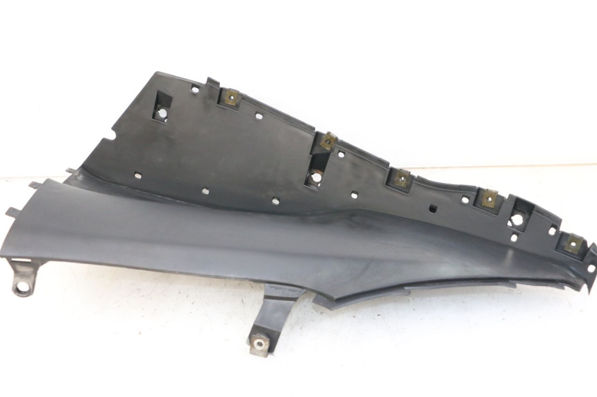 photo de RIGHT FOOTREST BMW C1 125 (2000 - 2003) - Fixing points details