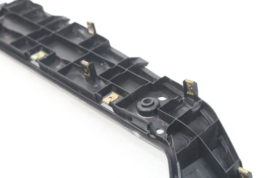 photo de RIGHT FOOTREST KYMCO DINK STREET 125 (2009 - 2014) - Surface and material condition