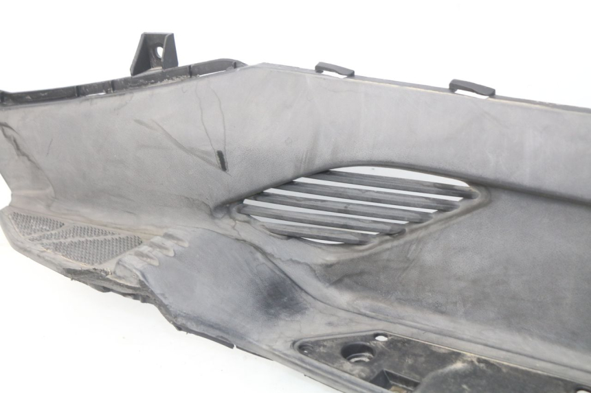 photo de RIGHT FOOTREST KYMCO DINK STREET 125 (2009 - 2014) - Distinctive features