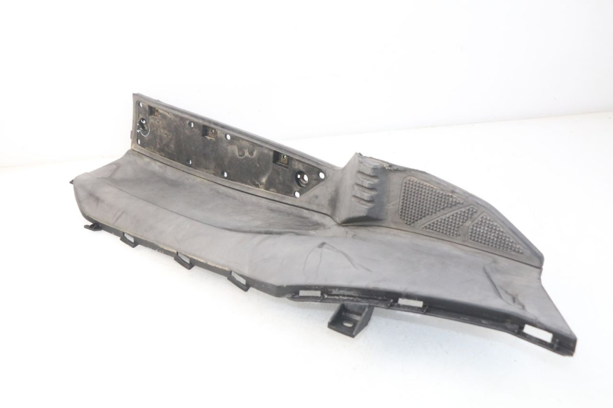 photo de RIGHT FOOTREST KYMCO DINK STREET 125 (2009 - 2014) - Zoom on usage condition