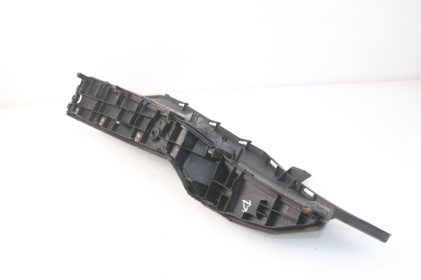 photo de RIGHT FOOTREST KYMCO DINK STREET 125 (2009 - 2014) - Alternative perspective