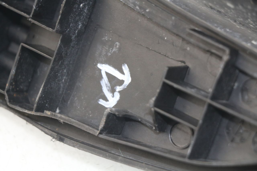 photo de RIGHT FOOTREST KYMCO DINK STREET 125 (2009 - 2014) - Technical close-up