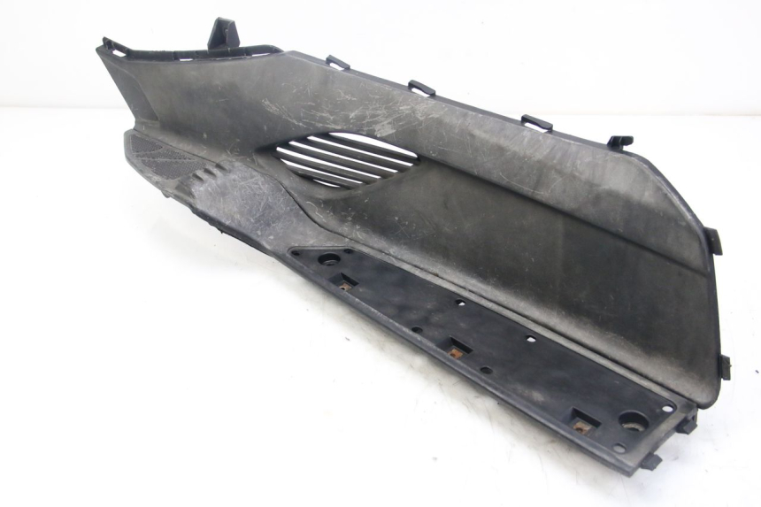 photo de RIGHT FOOTREST KYMCO DINK STREET 125 (2009 - 2014) - Technical close-up