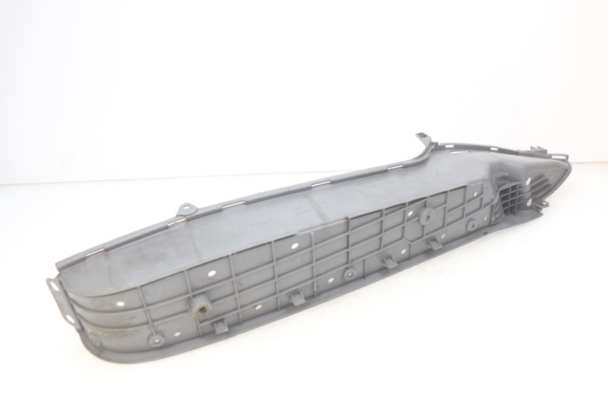 photo de RIGHT FOOTREST HONDA FES PANTHEON 2T 125 (1998 - 2002) - Zoom on usage condition