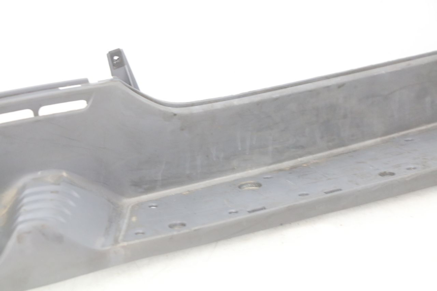 photo de RIGHT FOOTREST HONDA FES PANTHEON 2T 125 (1998 - 2002) - Surface and material condition