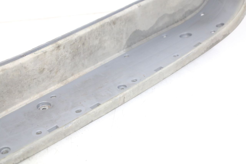 photo de RIGHT FOOTREST HONDA FES PANTHEON 2T 125 (1998 - 2002) - Surface and material condition