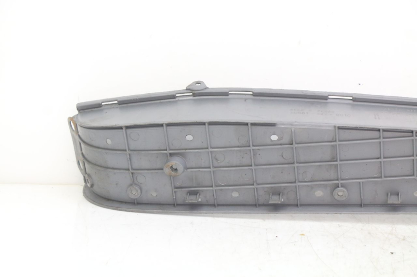 photo de RIGHT FOOTREST HONDA FES PANTHEON 2T 125 (1998 - 2002) - Zoom on usage condition