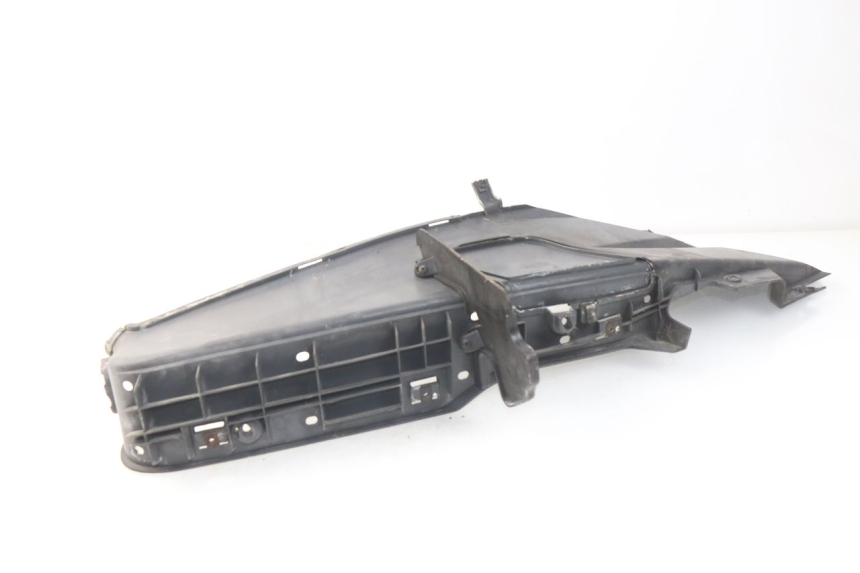 photo de RIGHT FOOTREST HONDA FES PANTHEON 125 (2003 - 2007) - Zoom on usage condition