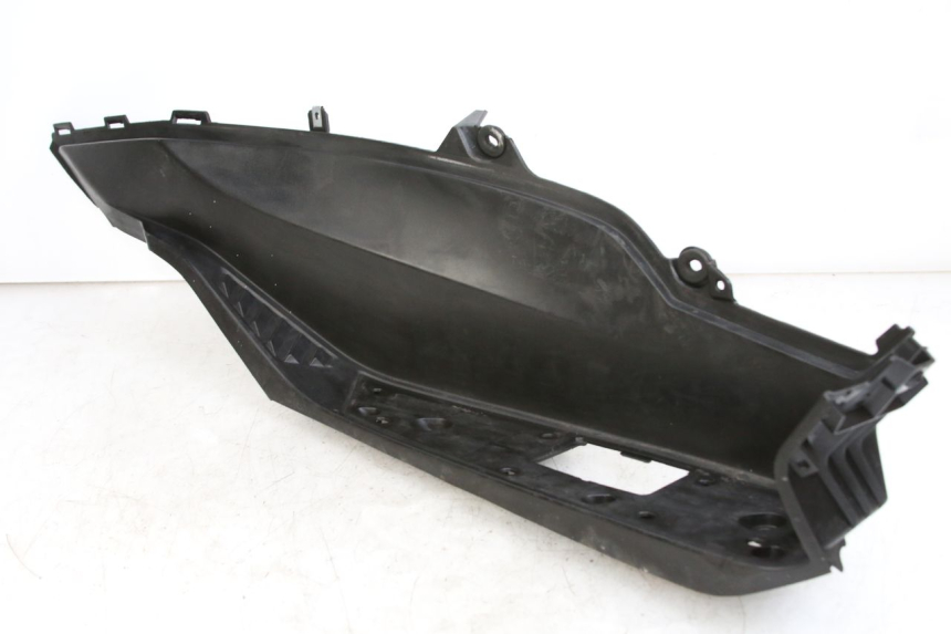 photo de RIGHT FLOOR PANEL HONDA FORZA 125 (2015 - 2016) - Product overview