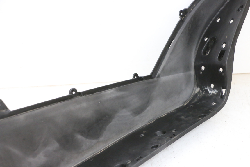 photo de RIGHT FLOOR PANEL JM MOTORS GTS 125 (2015 - 2019) - Alternative perspective