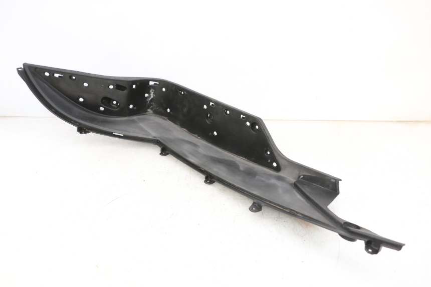 photo de RIGHT FLOOR PANEL JM MOTORS GTS 125 (2015 - 2019) - Technical close-up