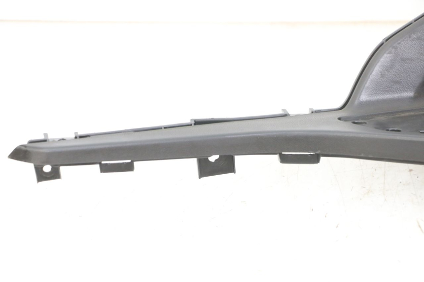 photo de RIGHT FOOTREST KYMCO X-TOWN XTOWN 125 (2016 - 2021) - Surface and material condition