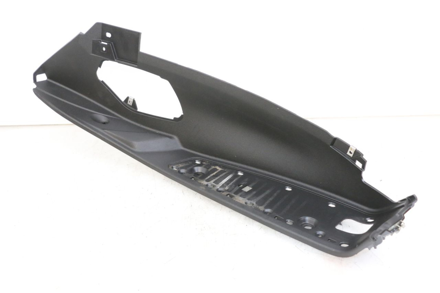 photo de RIGHT FLOOR PANEL PIAGGIO MP3 HPE 350 (2018 - 2020) - Technical close-up