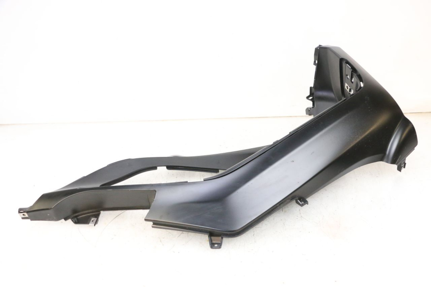 photo de RIGHT FLOOR PANEL PIAGGIO MP3 HPE 300 (2019 - 2026) - Additional view of the item