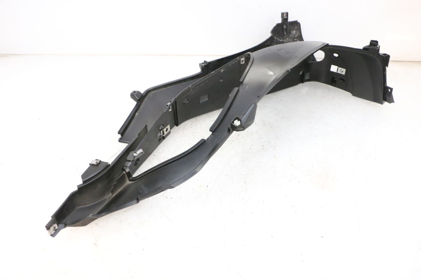 photo de RIGHT FLOOR PANEL PIAGGIO MP3 HPE 300 (2019 - 2026) - Fixing points details