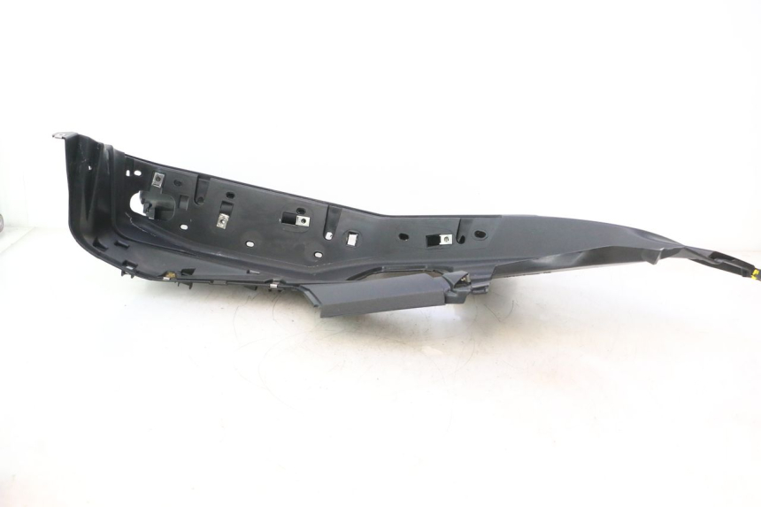 photo de RIGHT FLOOR PANEL PIAGGIO MP3 HPE 530 (2022 - 2026) - Additional view of the item