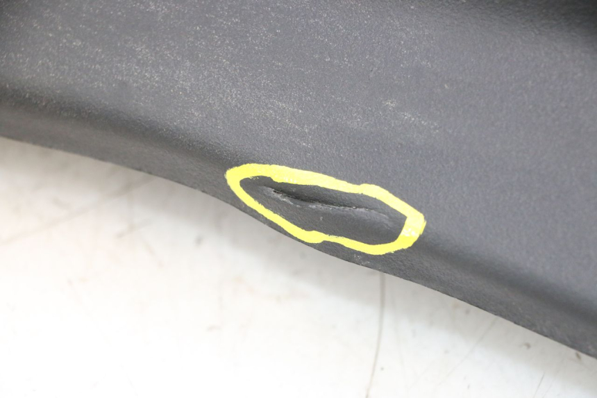 photo de RIGHT FLOOR PANEL PIAGGIO MP3 HPE 530 (2022 - 2026) - High-resolution close-up
