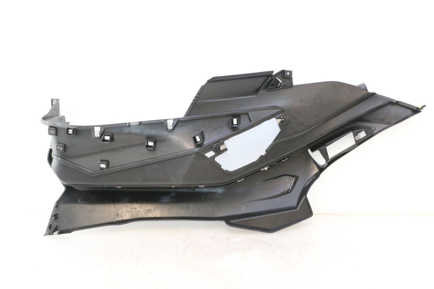 photo de RIGHT FLOOR PANEL PIAGGIO MP3 HPE 530 (2022 - 2026) - Surface and material condition