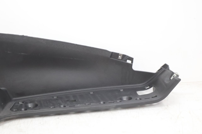 photo de RIGHT FLOOR PANEL PIAGGIO MP3 LT 300 (2010 - 2016) - Zoom on usage condition