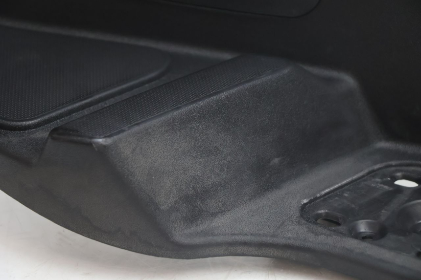 photo de RIGHT FLOOR PANEL PIAGGIO MP3 LT 300 (2010 - 2016) - Technical close-up