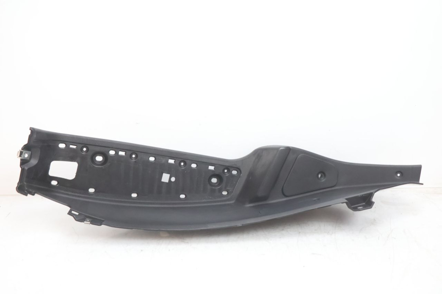 photo de RIGHT FLOOR PANEL PIAGGIO MP3 LT 300 (2010 - 2016) - Product overview