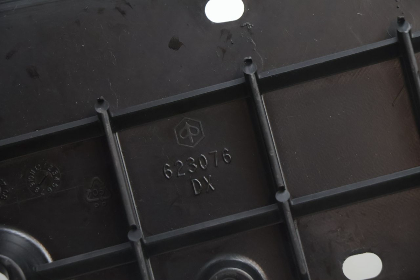 photo de RIGHT FLOOR PANEL PIAGGIO MP3 LT 300 (2010 - 2016) - Markings and original references
