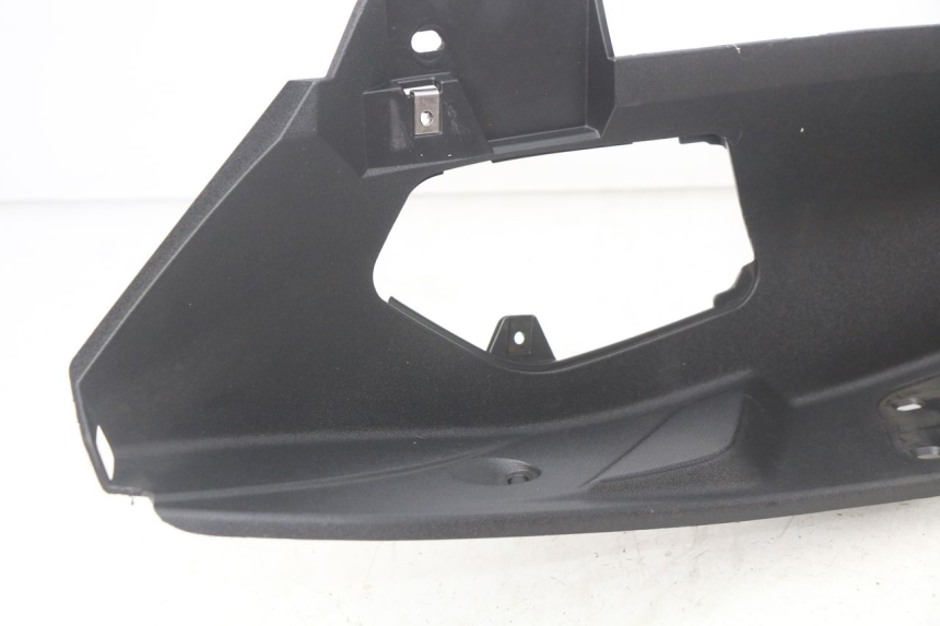 photo de RIGHT FOOTREST PIAGGIO MP3 500 (2014 - 2017) - Surface and material condition