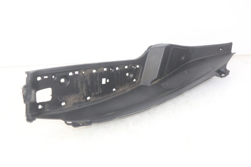 photo de RIGHT FOOTREST PIAGGIO MP3 RL 250 (2006 - 2010) - Technical close-up
