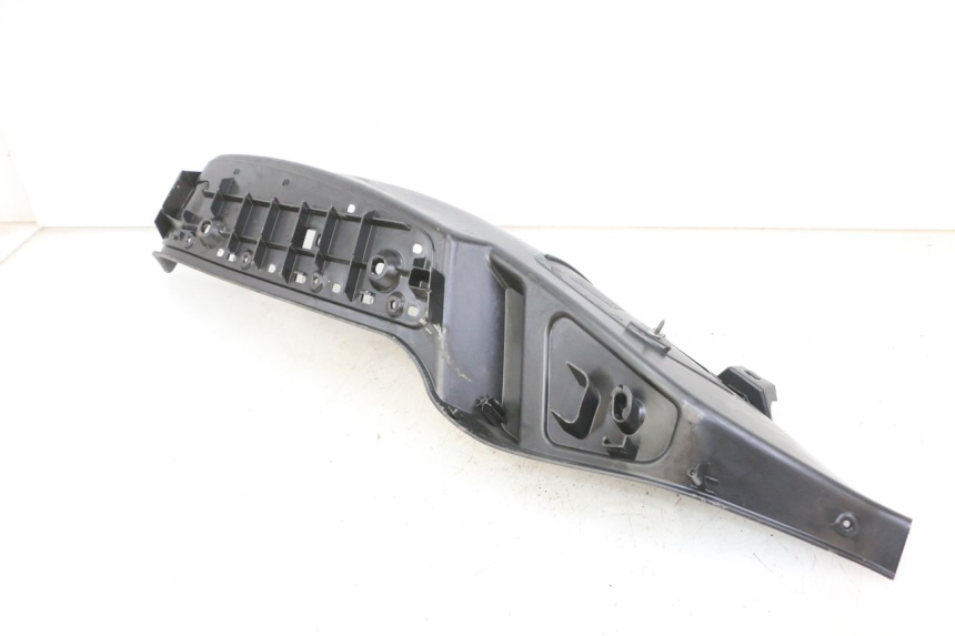 photo de RIGHT FLOOR PANEL PIAGGIO MP3 500 (2011 - 2015) - Zoom on usage condition