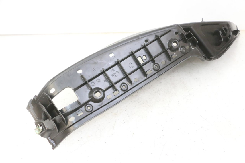 photo de RIGHT FLOOR PANEL PIAGGIO MP3 500 (2011 - 2015) - Technical close-up