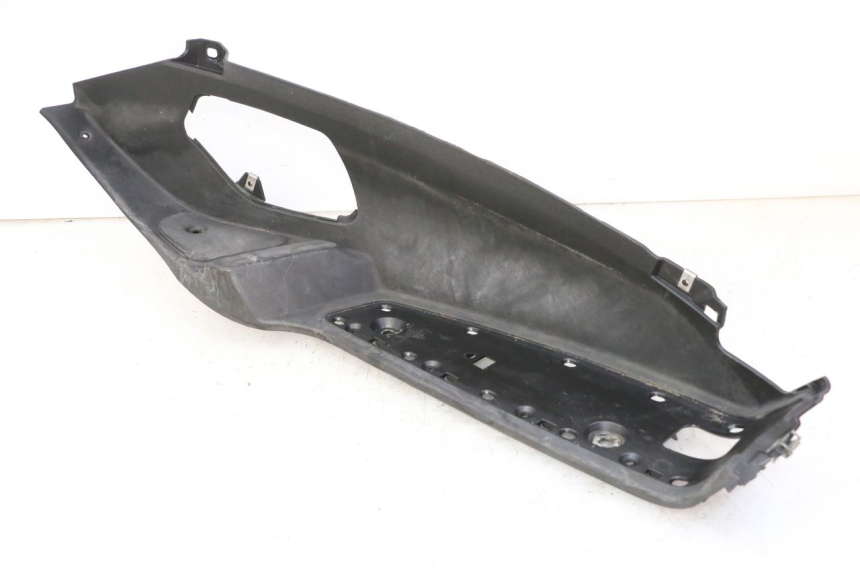 photo de RIGHT FLOOR PANEL PIAGGIO MP3 500 (2011 - 2015) - Technical close-up