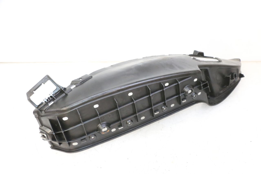 photo de RIGHT FOOTREST PIAGGIO MP3 125 (2006 - 2014) - Zoom on usage condition