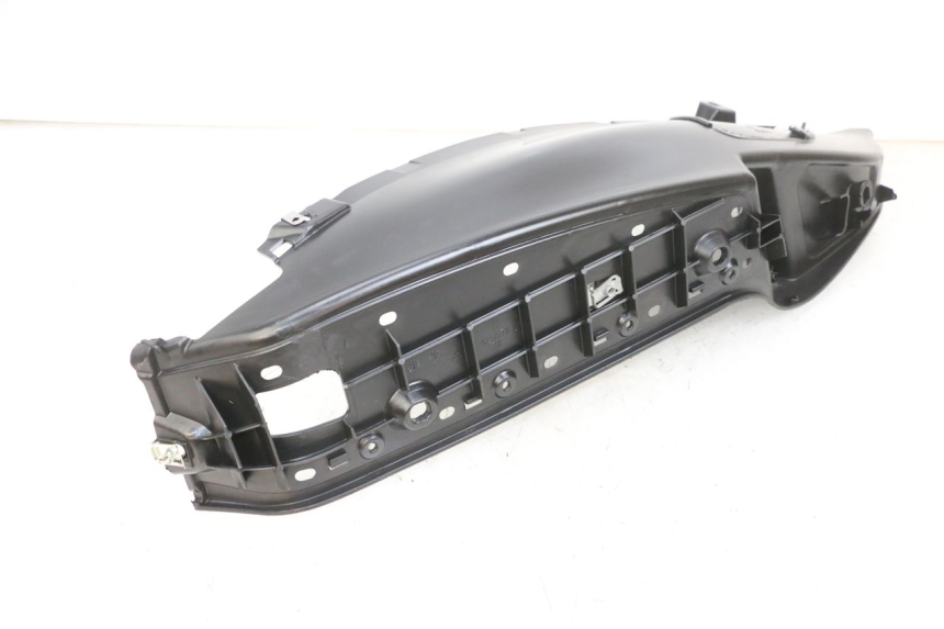 photo de RIGHT FOOTREST PIAGGIO MP3 RL 250 (2006 - 2010) - Alternative perspective