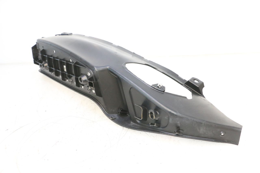 photo de RIGHT FOOTREST PIAGGIO MP3 RL 250 (2006 - 2010) - Technical close-up
