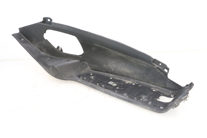photo de RIGHT FOOTREST PIAGGIO MP3 RL 250 (2006 - 2010) - Surface and material condition