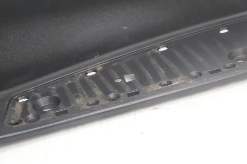 photo de RIGHT FLOOR PANEL PIAGGIO MP3 500 (2016 - 2018) - Alternative perspective