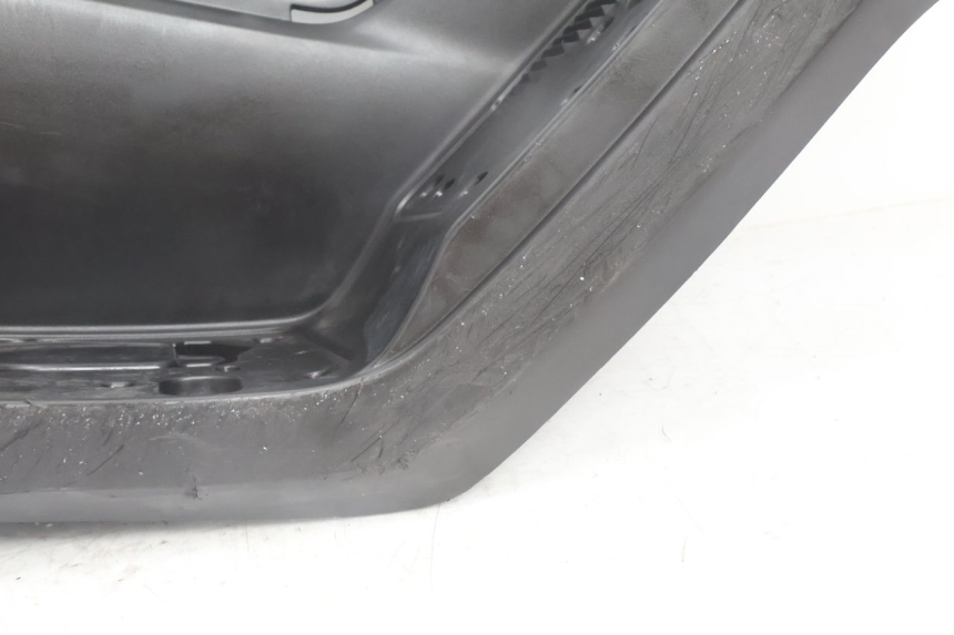photo de RIGHT FLOOR PANEL YAMAHA N-MAX NMAX 125 (2021 - 2024) - Zoom on usage condition