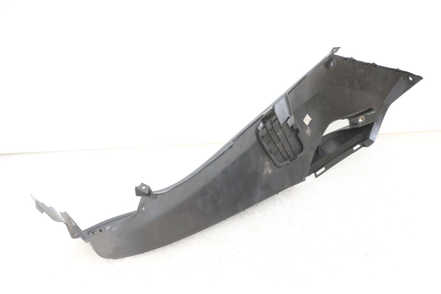 photo de RIGHT FLOOR PANEL PEUGEOT SATELIS 125 (2013 - 2018) - Technical close-up