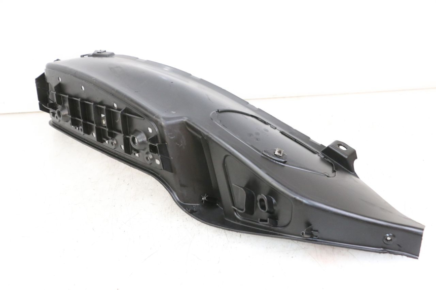 photo de RIGHT FOOTREST PIAGGIO MP3 LT 400 (2007 - 2012) - Zoom on usage condition