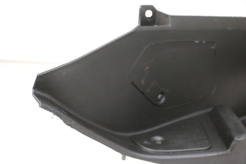 photo de RIGHT FOOTREST PIAGGIO MP3 LT 400 (2007 - 2012) - Surface and material condition