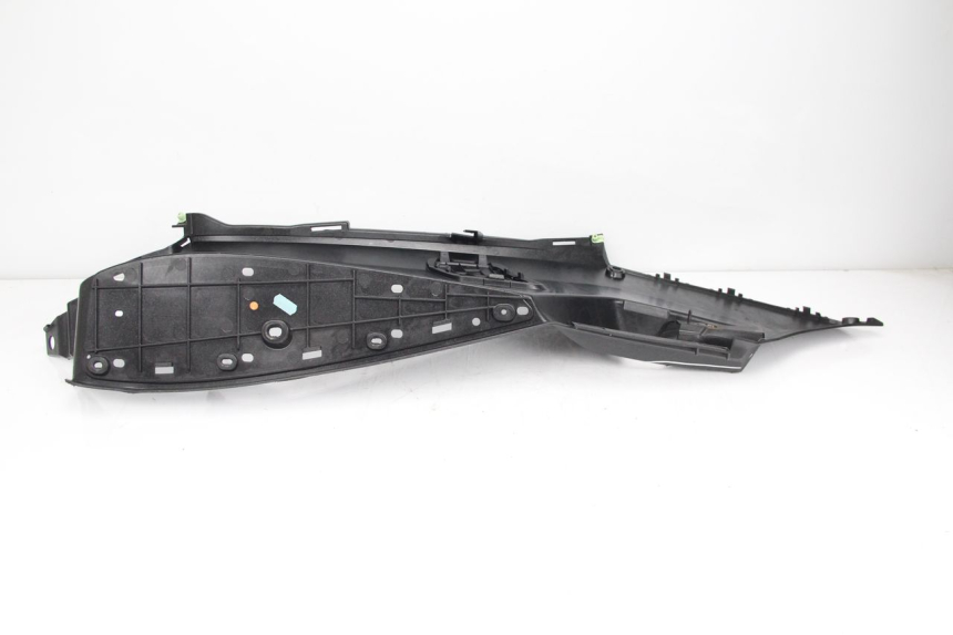 photo de RIGHT FLOOR PANEL PEUGEOT SATELIS 125 (2013 - 2018) - Alternative perspective