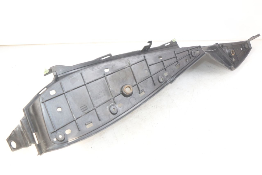 photo de RIGHT FOOTREST PEUGEOT SATELIS 125 (2006 - 2009) - Zoom on usage condition