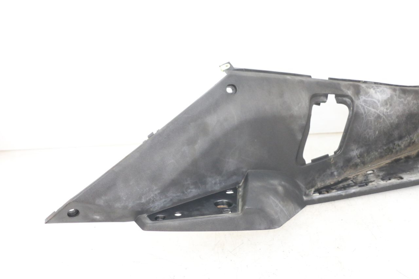 photo de RIGHT FOOTREST PEUGEOT SATELIS 125 (2006 - 2009) - Fixing points details