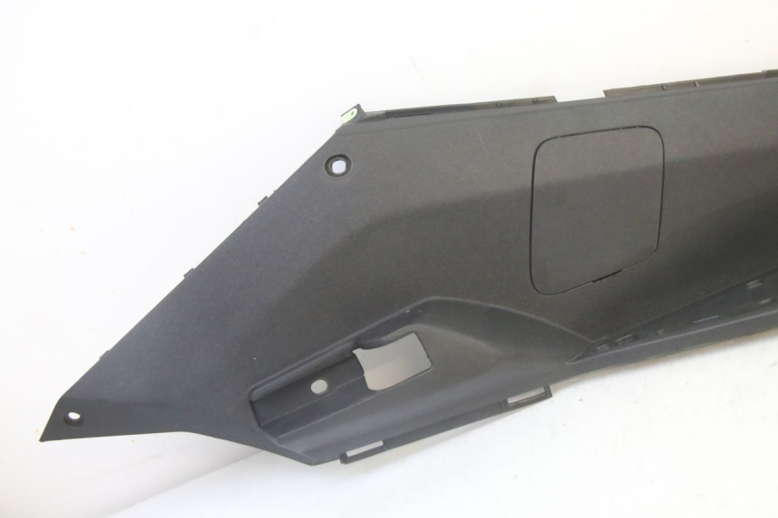 photo de RIGHT FLOOR PANEL PEUGEOT SATELIS 125 (2013 - 2018) - Component detail
