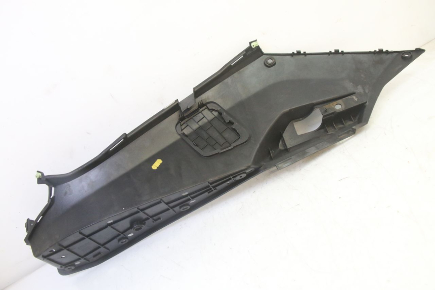 photo de RIGHT FLOOR PANEL PEUGEOT SATELIS 125 (2013 - 2018) - Technical close-up