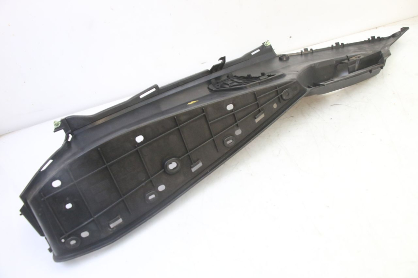 photo de RIGHT FLOOR PANEL PEUGEOT SATELIS 125 (2013 - 2018) - Product overview