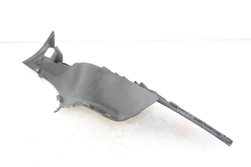 photo de RIGHT FLOOR PANEL APRILIA SCARABEO GT TOURING 125 (1999 - 2005) - Zoom on usage condition