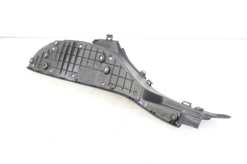 photo de RIGHT FLOOR PANEL APRILIA SCARABEO GT TOURING 125 (1999 - 2005) - Alternative perspective